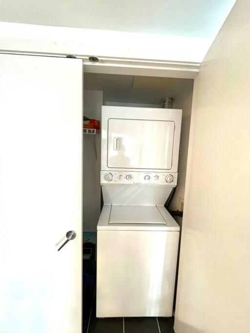 Downtown 4Bd 2Ba View Skytrain 2 Free Parking Lejlighed Vancouver Eksteriør billede